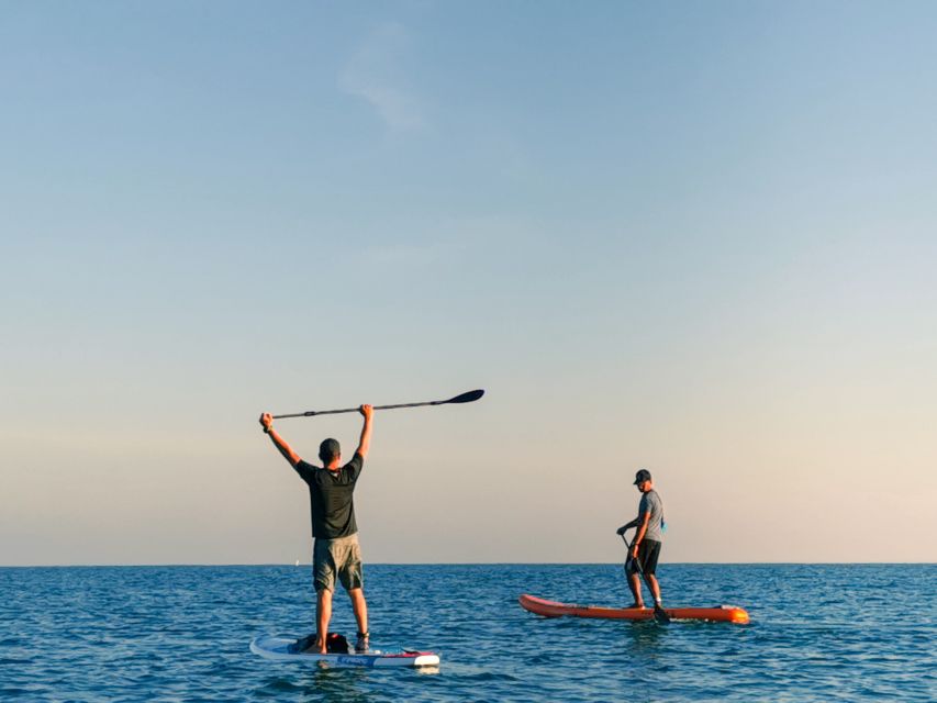 Los Cristianos : 1 Hour of Paddle surf Rental - Carrying the board from town to the water