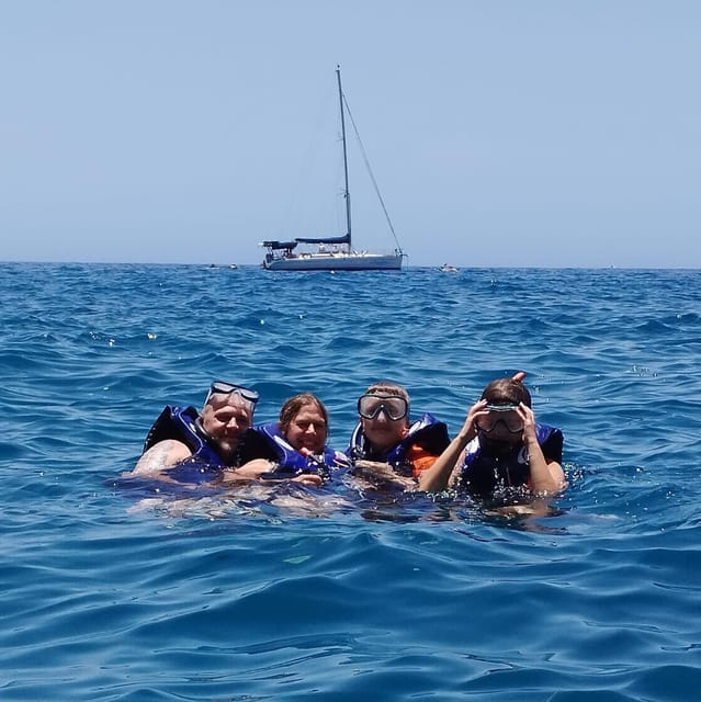 Los Cristianos: Kayak & Snorkel Tour with turtles and photos included - The guides make the difference