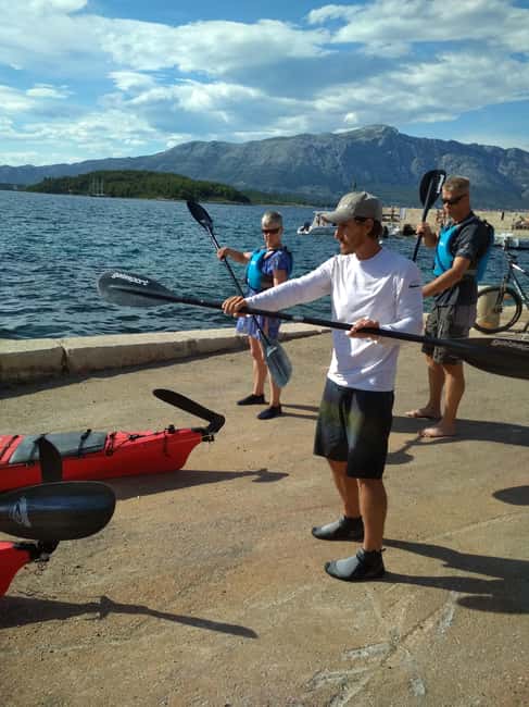 Lumbarda - Sunset Kayak Tour with a Picnic - Wine and Sweets - Key points at a glance
