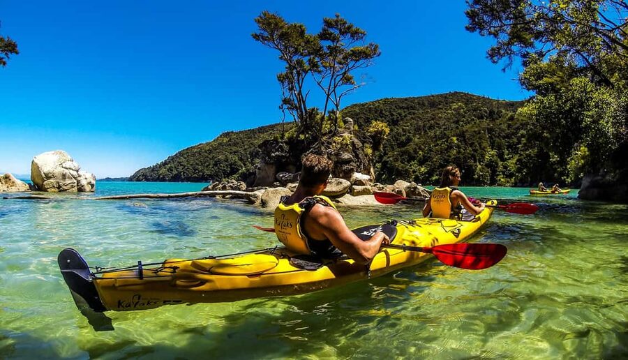 Marahau: Abel Tasman Kayaks Kayak and Walk - Lunch and the turn from paddle to walking shoes