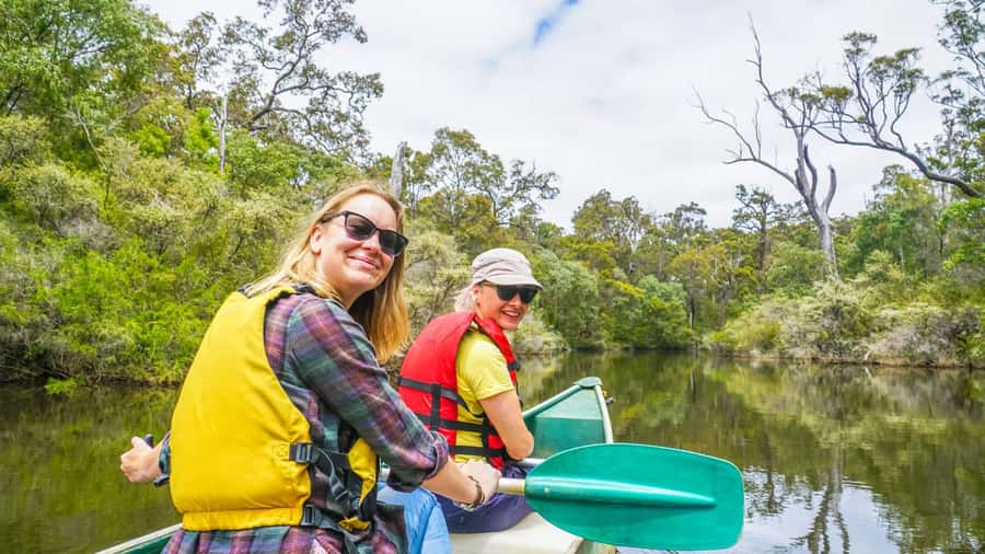 Margaret River: Guided Canoe & 4x4 Tour with Lunch & Wine - 4WD access to the Wilyabrup Cliffs