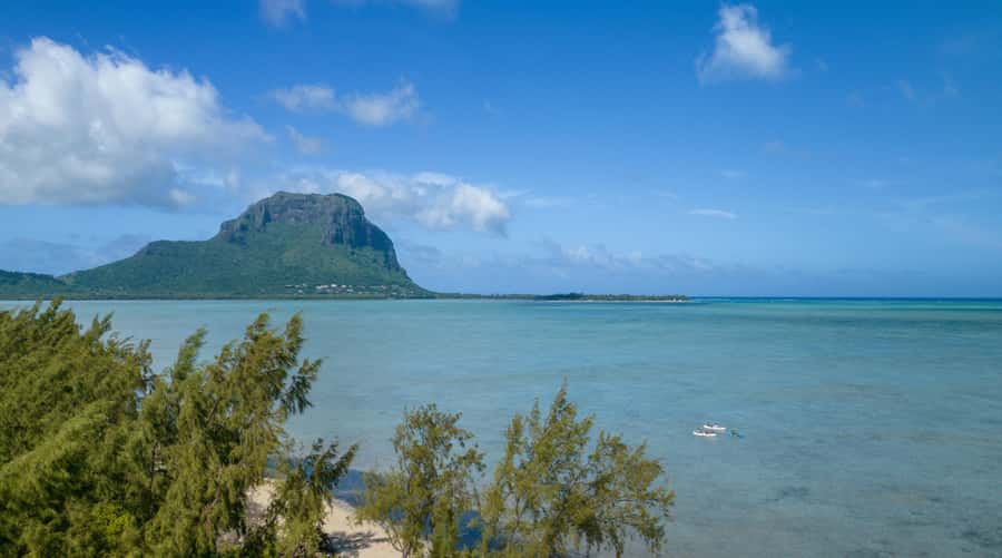 Mauritius: Guided Kayak tour to Benitiers Island - Why the small group changes the experience