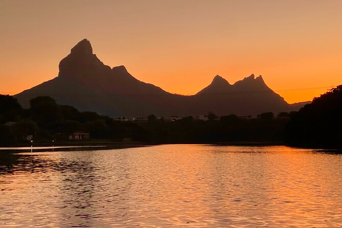 Mauritius: Guided Sunrise Kayak Tour on the Tamarin River - Guides who shape the morning