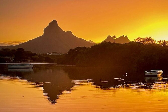 Mauritius: Guided Sunrise Kayak Tour on the Tamarin River - What the 90-minute route feels like