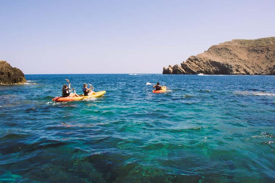 Menorca: Kayak rental in Fornells - Starting at the Wooden Cabins