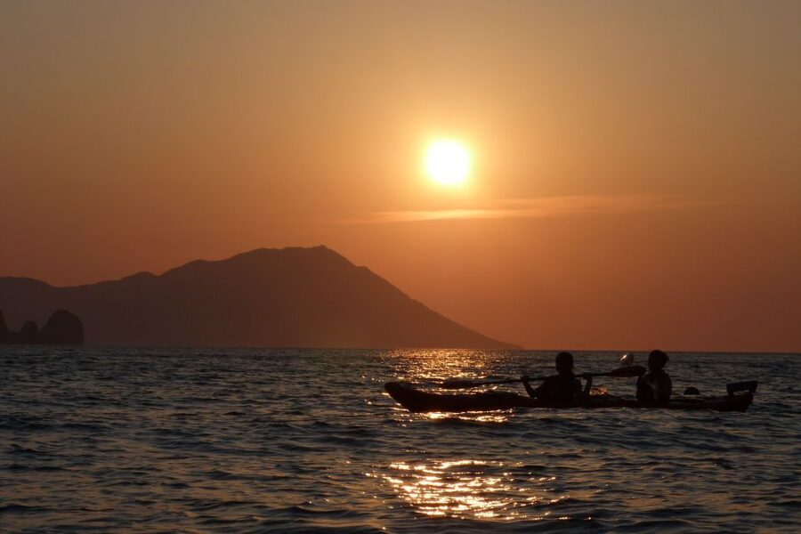 Milos: Sea Kayaking Trip at Sunset with Snack - Starting at Lagada Beach in Adamas