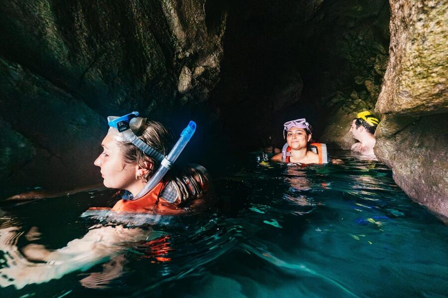 Milos: Tsigrado and Gerakas Beach Kayaking Tour - Returning to Fyriplaka