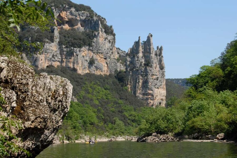 Mini Discovery Descent of the Ardèche by Canoe Kayak: 2 hours - approx. 6 km - Six Kilometers Beneath Pont d’Arc