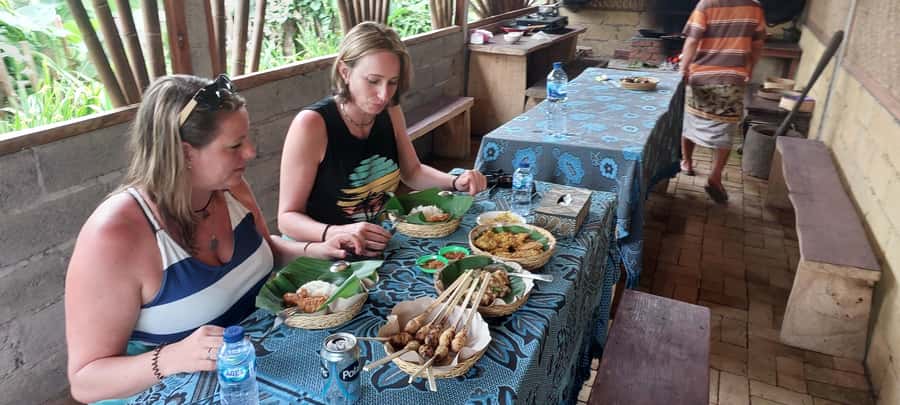 Munduk : Jungle Trekking,Canoeing,waterfall &authentic lunch - What the $45 price covers