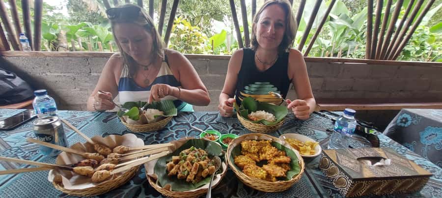 Munduk : Jungle Trekking,Canoeing,waterfall &authentic lunch - The guide can shape the whole experience