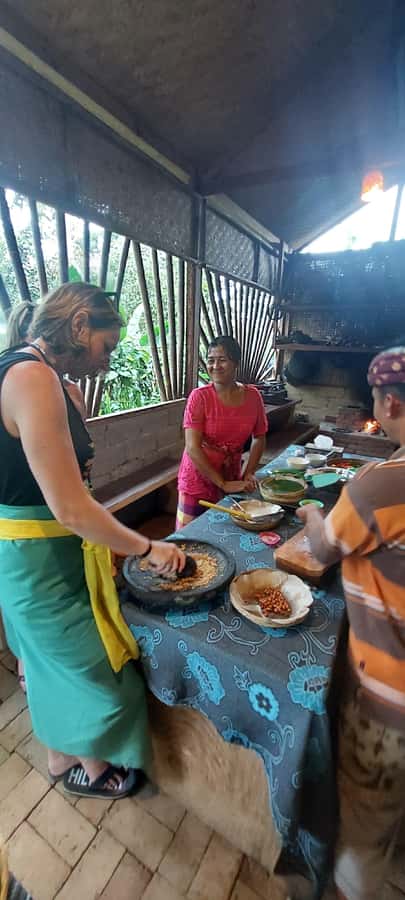Munduk : Jungle Trekking,Canoeing,waterfall &authentic lunch - Who should book this experience