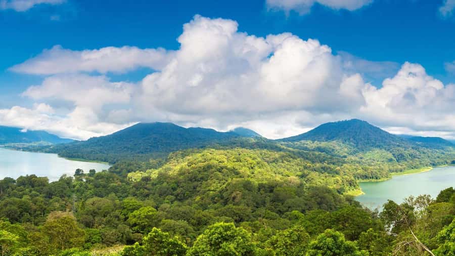Munduk: Twin Lakes Jungle Hike with Lake Canoe and Waterfall - Why this Munduk outing feels different from a standard Bali day tour