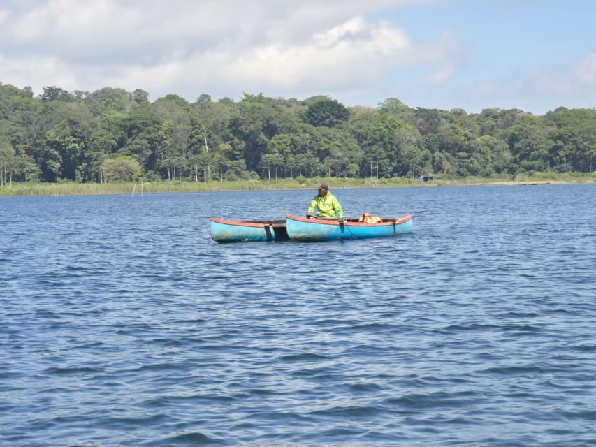 Munduk: Twin Lakes Jungle Hike with Lake Canoe and Waterfall - A local lunch with a view