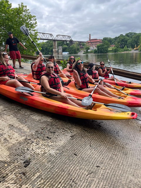Nashville: Kayak Tour with Skyline Views - Landing beside Nissan Stadium