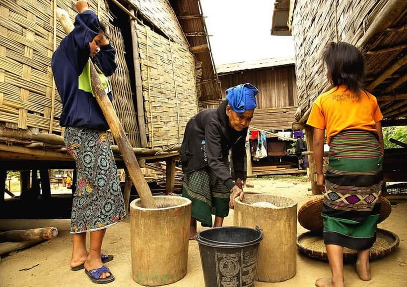 Nong Khiaw: 2-Day Trekking,Hmong village,Home Stay&Kayaking - Kayaking quietly down the Nam Ou