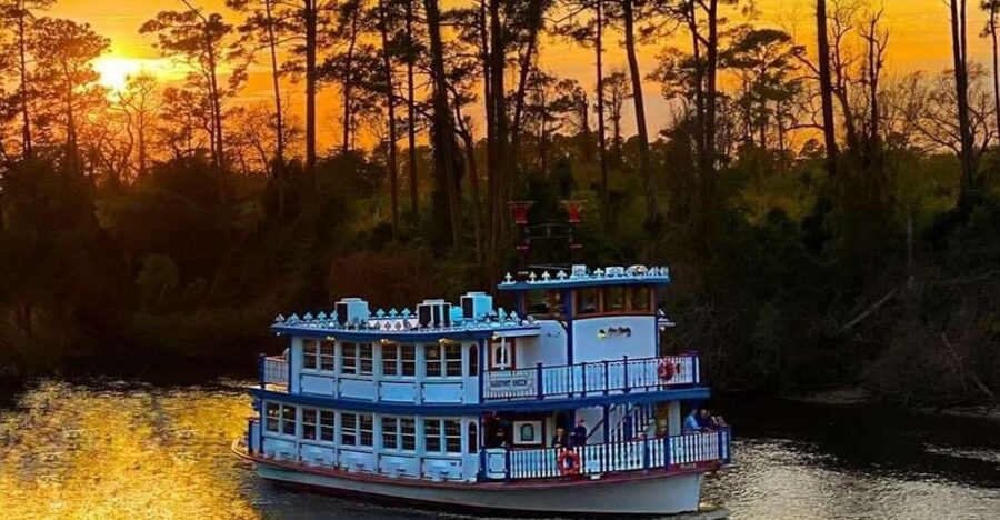North Myrtle Beach: Dinner Cruise on a Paddle Wheel Boat - A slow evening on the Intracoastal Waterway
