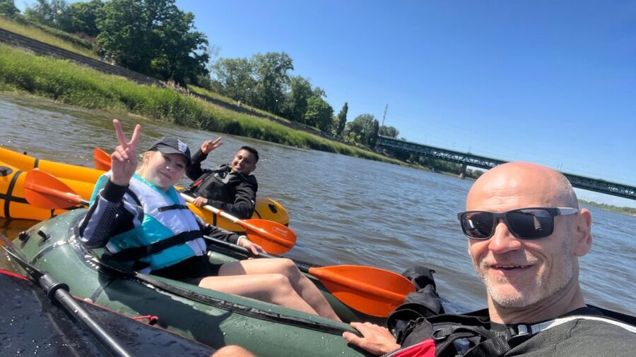 Packrafting kayaking guided tour Vistula river Warsaw Poland - City stories from a moving seat