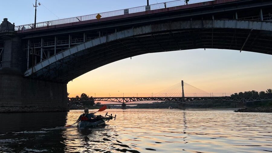 Packrafting kayaking guided tour Vistula river Warsaw Poland - Following the Vistula toward Żoliborz