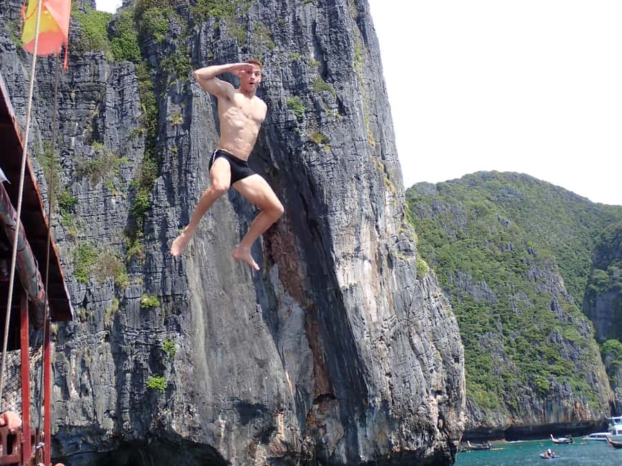 Phi Phi: Pirate Boat with Snorkeling, Kayaking, and Party - The crew is a major part of the value