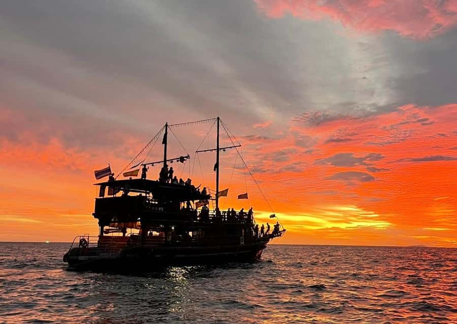 Phi Phi: Pirate Boat with Snorkeling, Kayaking, and Party - A social afternoon around the Phi Phi islands