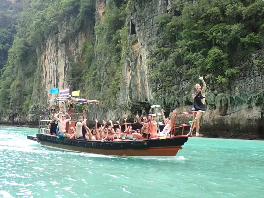 Phi Phi: Pirate Boat with Snorkeling, Kayaking, and Party - Ko Phi Phi Le adds another hour on the water