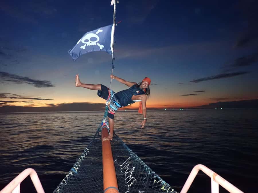 Phi Phi: Pirate Boat with Snorkeling, Kayaking, and Party - Palong Bay and the sunset finish