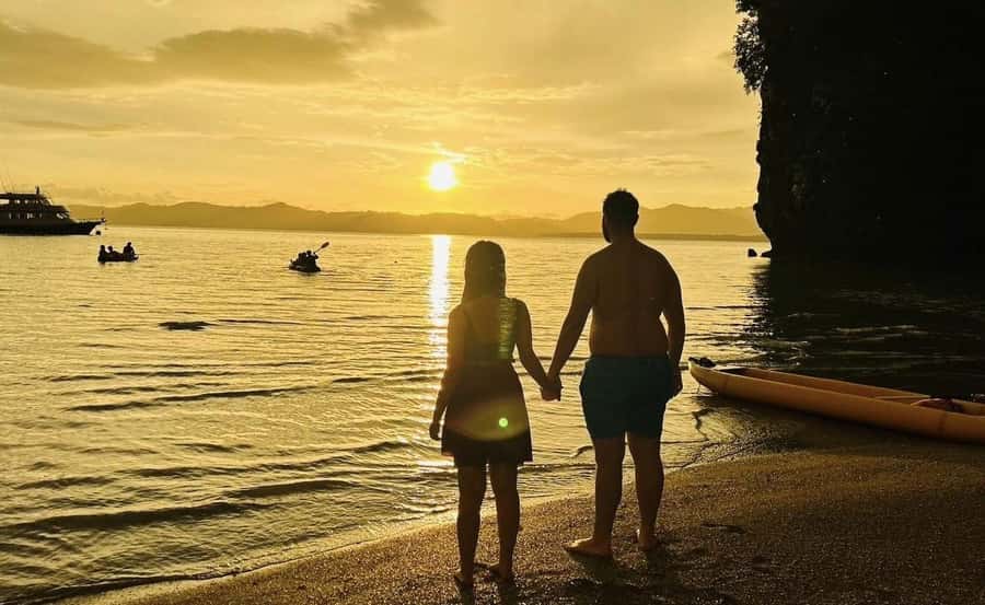 Phuket : Twilight Sea Canoe Tour with Glowing Plankton - James Bond Island, the busy photo stop