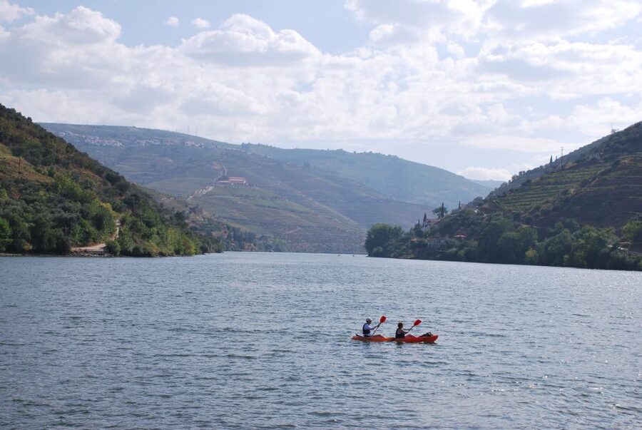 Pinhão: 4 Hour Douro Valley Kayak Rental - Four hours among Douro hills and vineyards