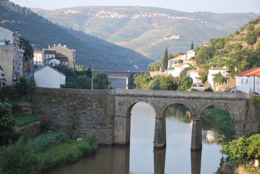 Pinhão: Douro Valley Rabelo Boat Tour and Kayak Experience - Price, timing, and what you actually receive