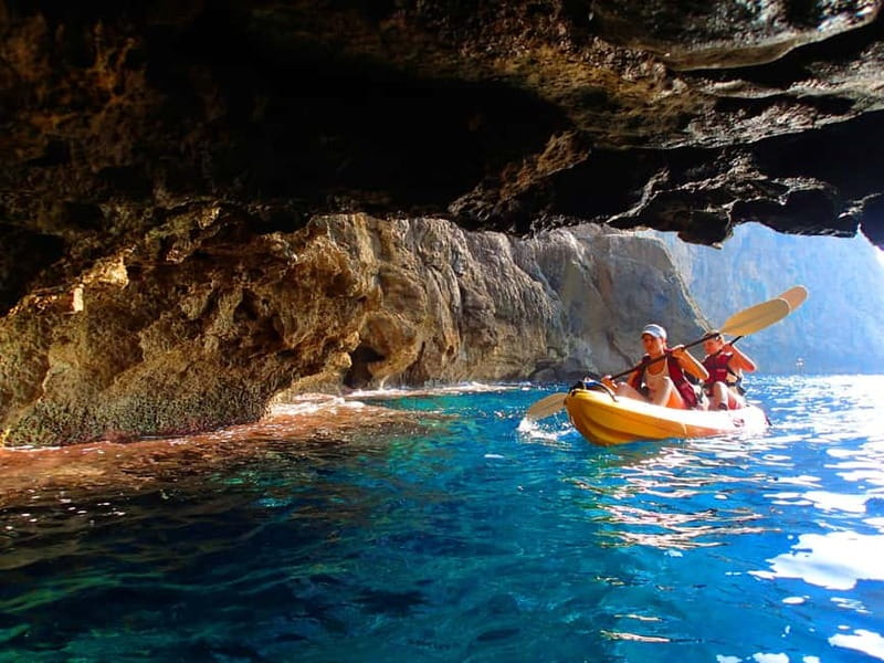 Pollença: Kayak Discovery – Snorkeling and Caves - The 10-minute briefing at Cala Molins