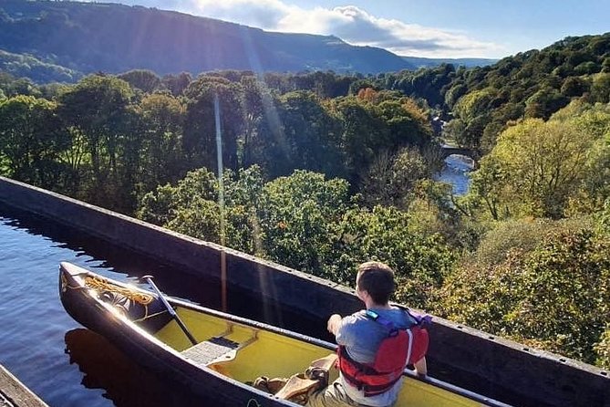 Pontcysyllte Aqueduct Canoe Tours in Llangollen - Paddling along the Llangollen Canal