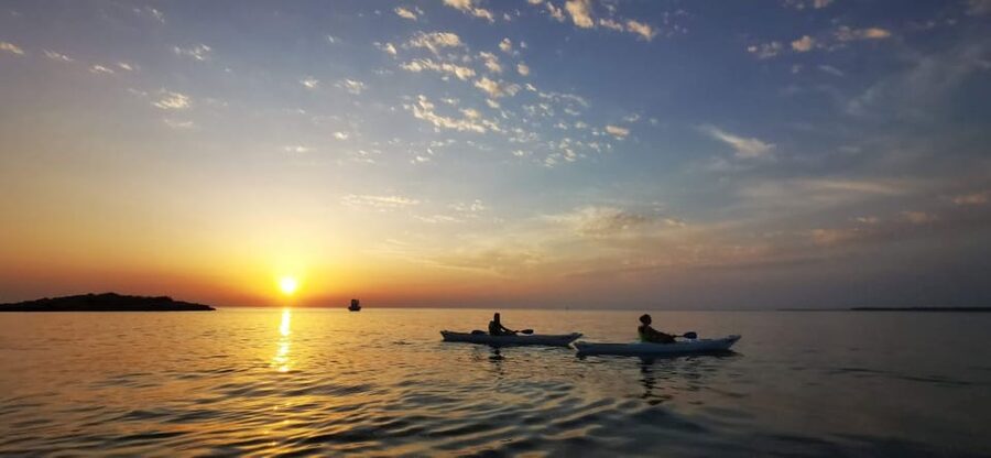Poreč: Sea Kayaking Sunset Tour - Paddling beside Poreč’s historic center