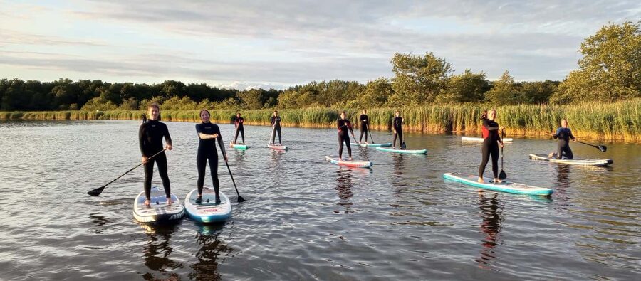 Prerow: Standup paddle sunset tour with picnic - Meeting at the Harbor With a Paddle