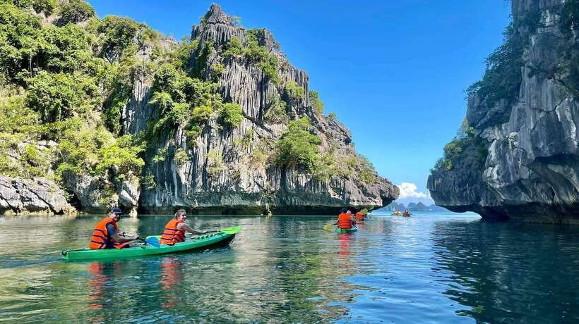 Private boat- Lan Ha Bay Half Day Tour with kayaking - Kayaking near quiet beaches