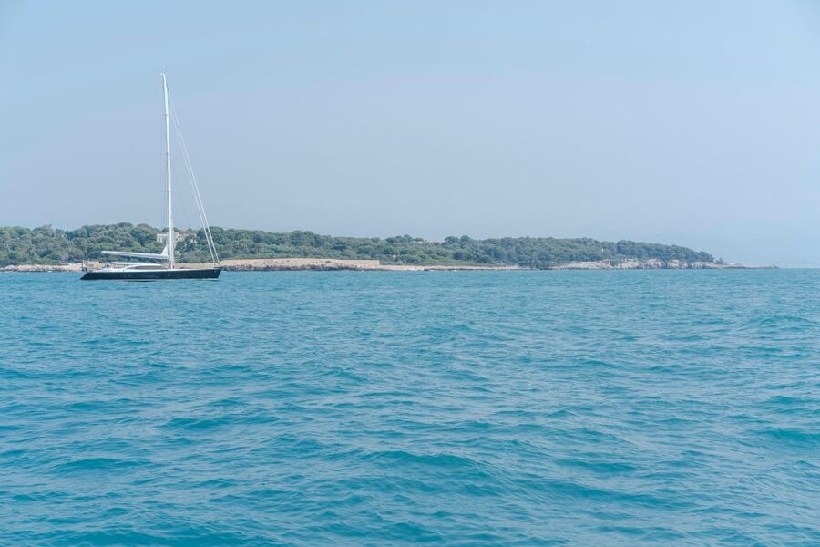 Private tour on a sailboat - Swim and paddle - Antibes Cape - Swimming in Billionaires Bay or La Garoupe