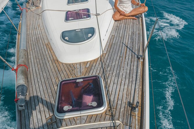 Private tour on a sailboat Swim and stand up paddle Antibes cape - What Nicolas adds to the experience