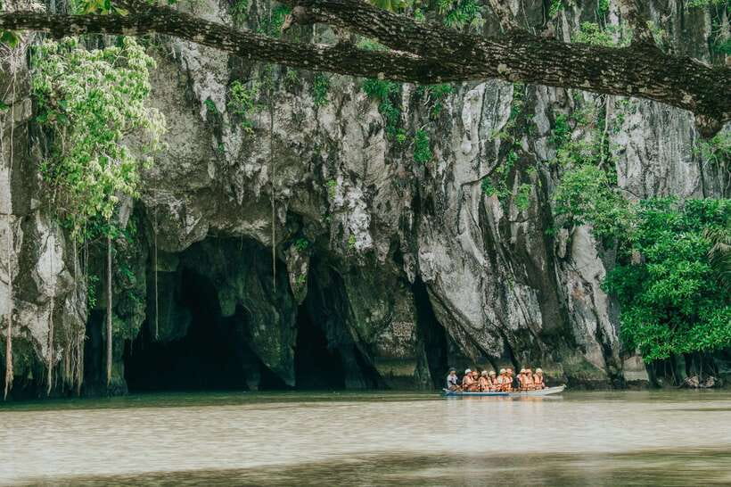 Puerto Princesa: Underground River, Zipline, Paddleboat Tour - A quiet paddle through the mangroves