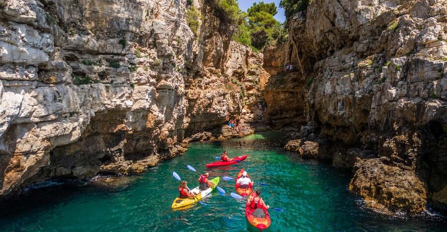 Pula: Kayak Adventure with Cave & Island Snorkeling - Grotta di quarzo, an atmospheric first stop
