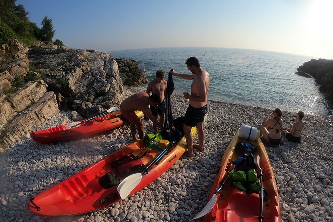 Pula: Sunset Adventure – Boat, Kayak, Snorkeling & Sunset - Through the canyon and rocky sea passages