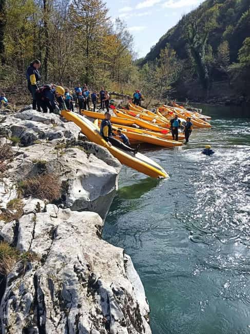 Rafting/Kayaking adventure river Kupa - Swimming, cliff jumping, and a useful pause