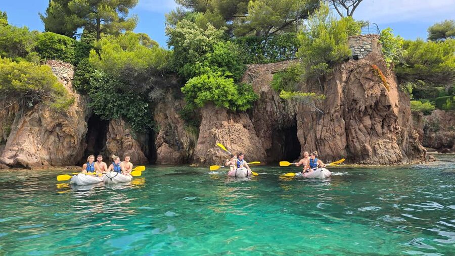 Rando Kayak Agay Guided Visit - Why kayaking Agay is a good way to see the Esterel coast