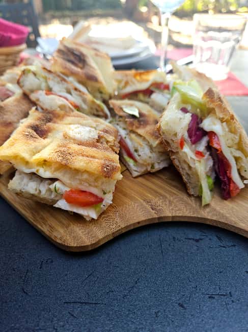 ROME: Villa Borghese Lake tour by boat paddling independently +aperitivo - The food restrictions deserve attention
