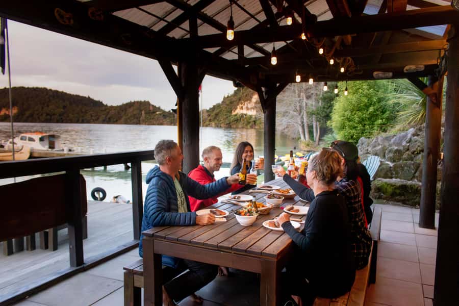 Rotorua: Evening Starlight Gourmet Kayak Tour with dinner - Why this evening on Lake Rotoiti feels different