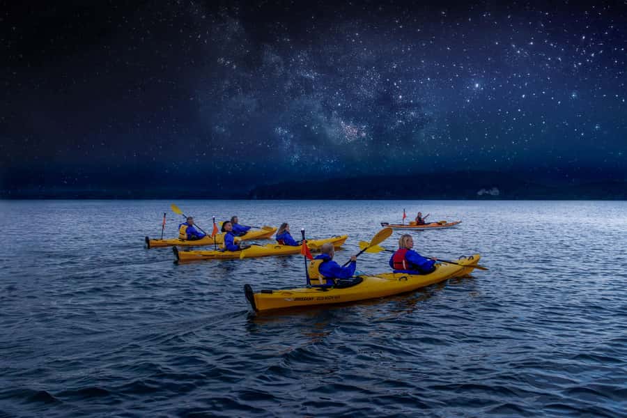 Rotorua: Evening Starlight Gourmet Kayak Tour with dinner - Paddling into the evening