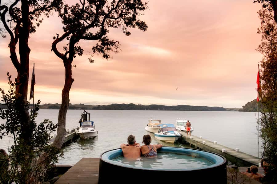 Rotorua: Evening Starlight Gourmet Kayak Tour with dinner - Māori stories and the small glowworm cave