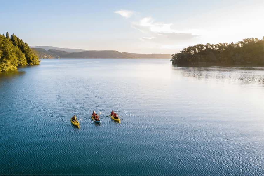 Rotorua: Glow Worm Adventure Kayak - From Rotorua Information Centre to the lake