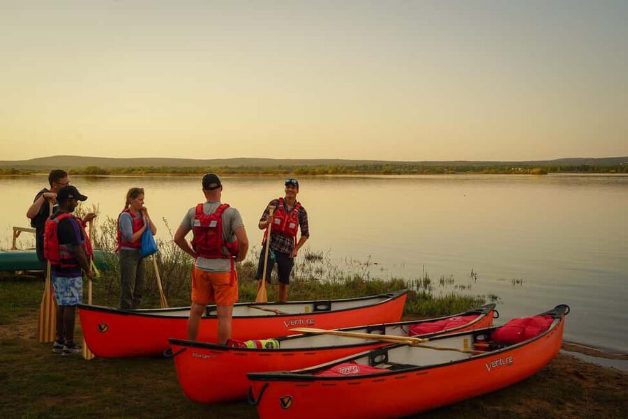 Rovaniemi: Canoe Adventure in Lapland - Snack time on the river