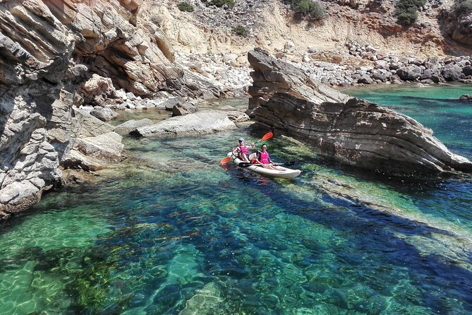 Sagres: Praia Da Ingrina Caves Guided Kayaking Tour - The 30-minute stop at Praia do Barranco