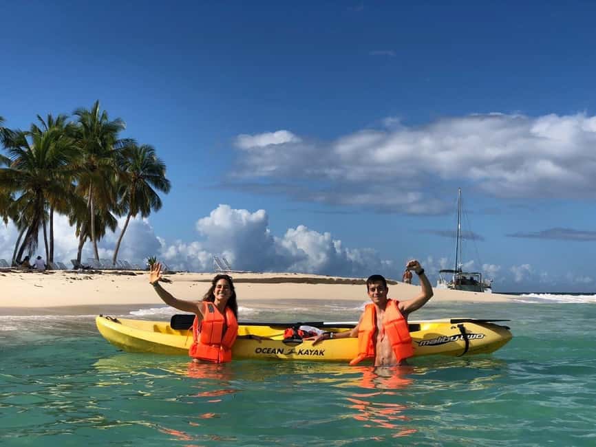Samaná: Whale, Cayo Levantado, & Kayak in Samaná Bay Tour - Returning to town for the kayak outing