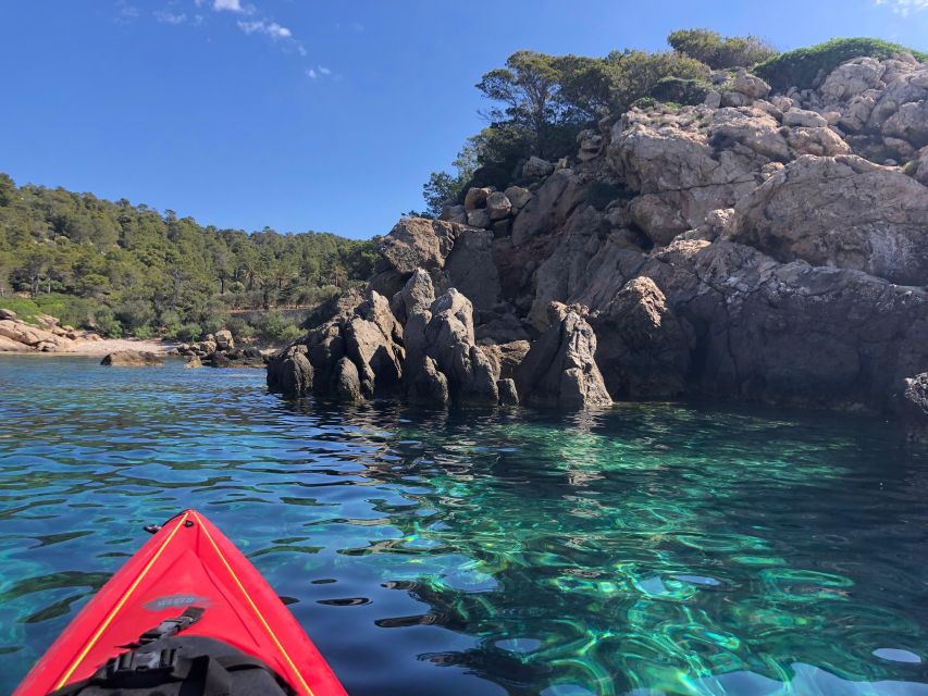 Sant Elm: Guided kayak tour to the island Dragonera - Swimming and snorkeling before the return